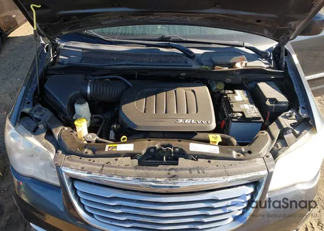 2013 Chrysler Town & Country Touring из США, поврежденный, VIN 2C4RC1BG5DR657824